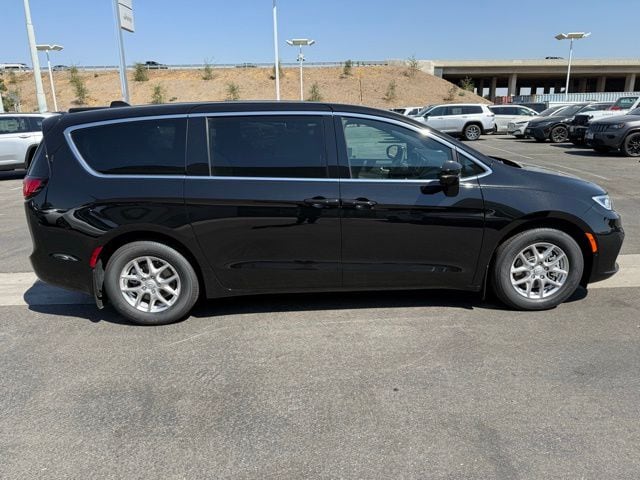 2026 Chrysler Pacifica Select - Photo 7