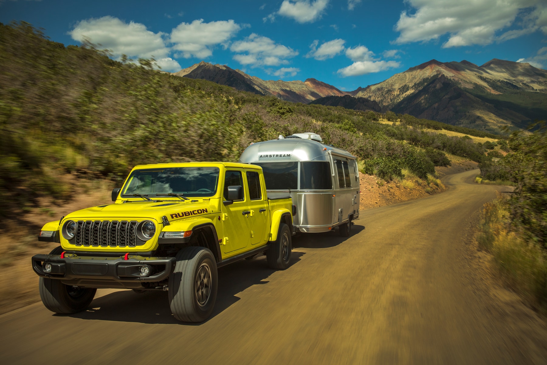 Jeep Gladiator Towing on dirt road