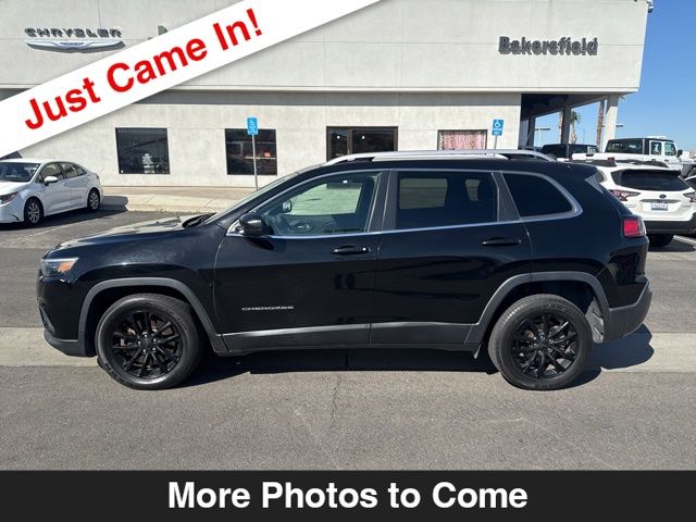 Used 2019 Jeep Cherokee Latitude with VIN 1C4PJLCBXKD173644 for sale in Bakersfield, CA