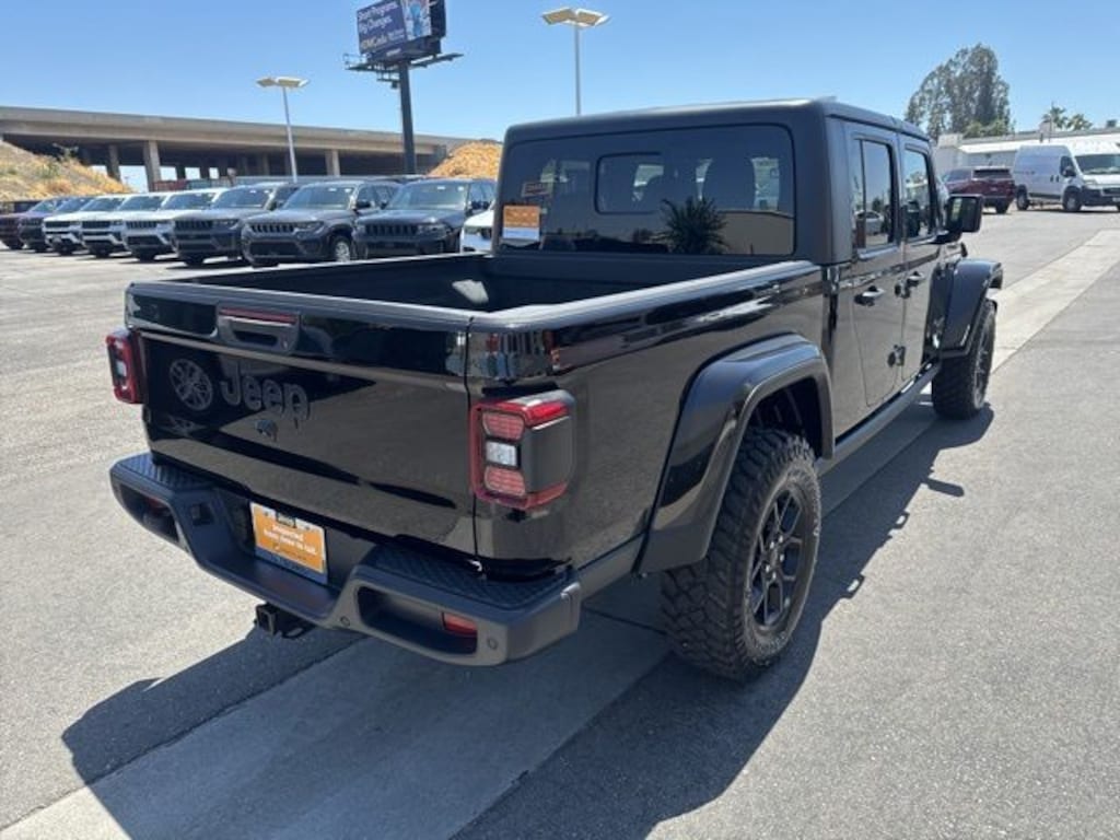 Used 2024 Jeep Gladiator Sport Truck Crew Cab