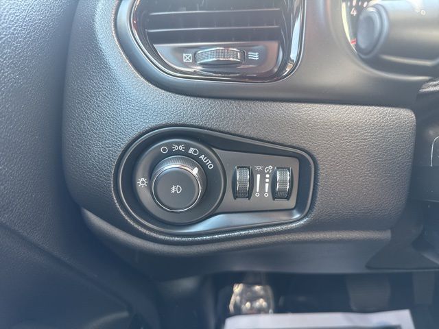 2020 Jeep Renegade Altitude - Photo 12