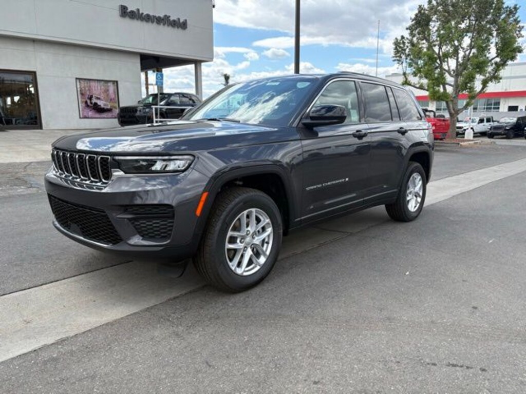 New 2026 Jeep Grand Cherokee LAREDO 4X2 Sport Utility