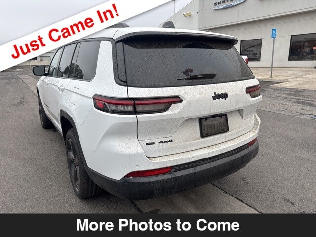 2022 Jeep Grand Cherokee Laredo photo 3