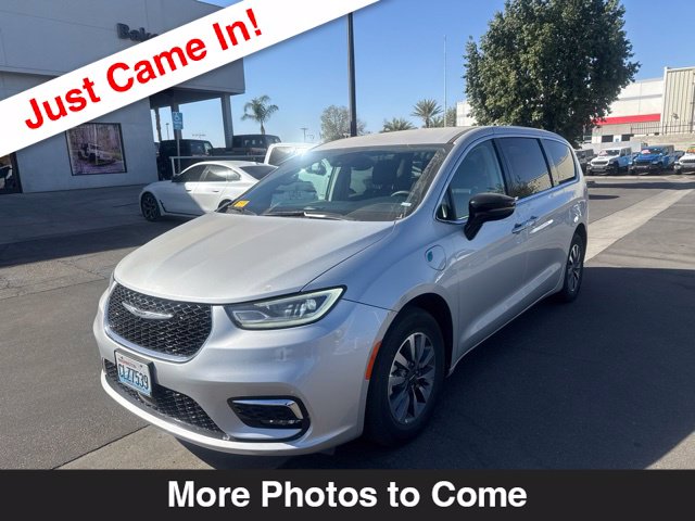 2024 Chrysler Pacifica PHEV Select