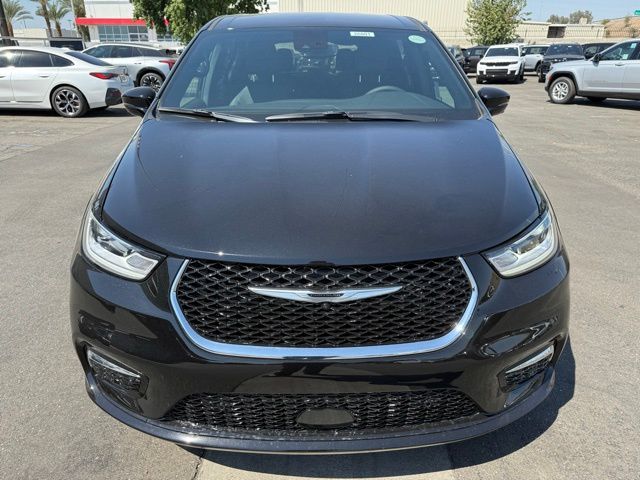 2026 Chrysler Pacifica Passenger Van 