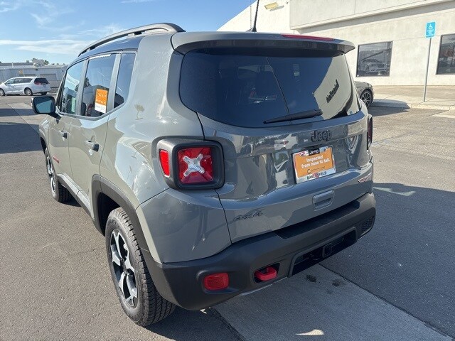 2022 Jeep Renegade Trailhawk photo 2