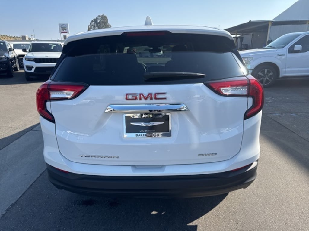 Used 2024 GMC Terrain SLE SUV