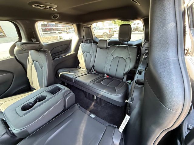 2026 Chrysler Pacifica Select - Photo 19