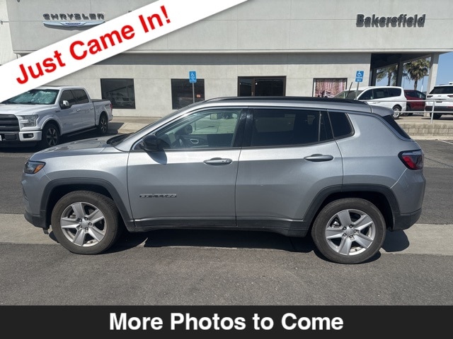 Used 2022 Jeep Compass Latitude with VIN 3C4NJCBB6NT198242 for sale in Bakersfield, CA