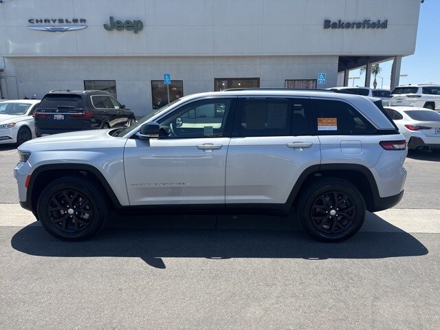2024 Jeep Grand Cherokee Limited photo 2