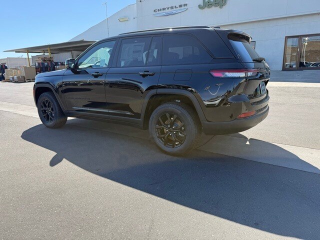 2025 Jeep Grand Cherokee Altitude photo 3