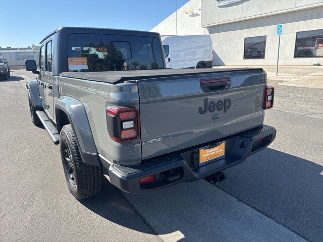 2021 Jeep Gladiator Willys photo 3