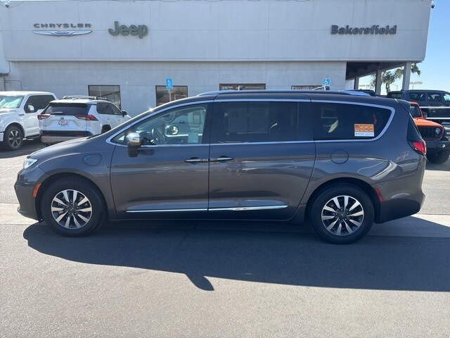 2021 Chrysler Pacifica Hybrid Limited photo 2