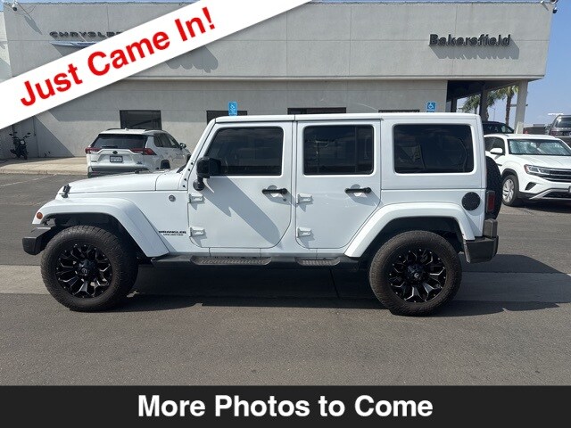 2014 Jeep Wrangler Unlimited Sahara photo 2