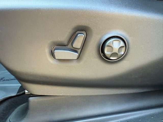 2026 Chrysler Pacifica Select - Photo 10