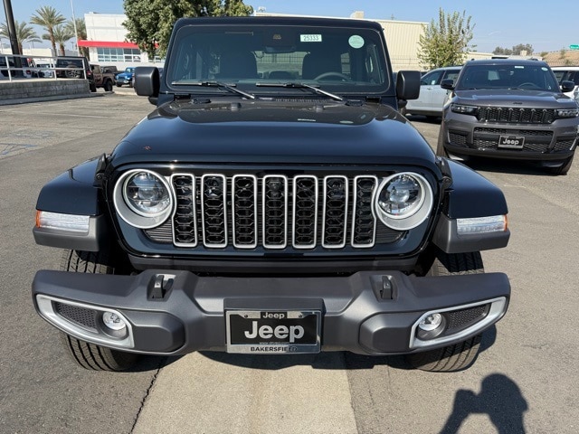 2025 Jeep Wrangler 4-Door Sahara's photo