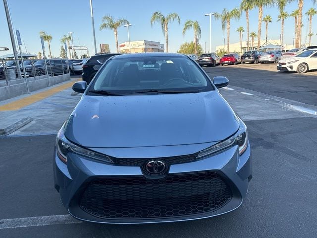 Used 2022 Toyota Corolla LE with VIN 5YFEPMAE2NP330688 for sale in Bakersfield, CA