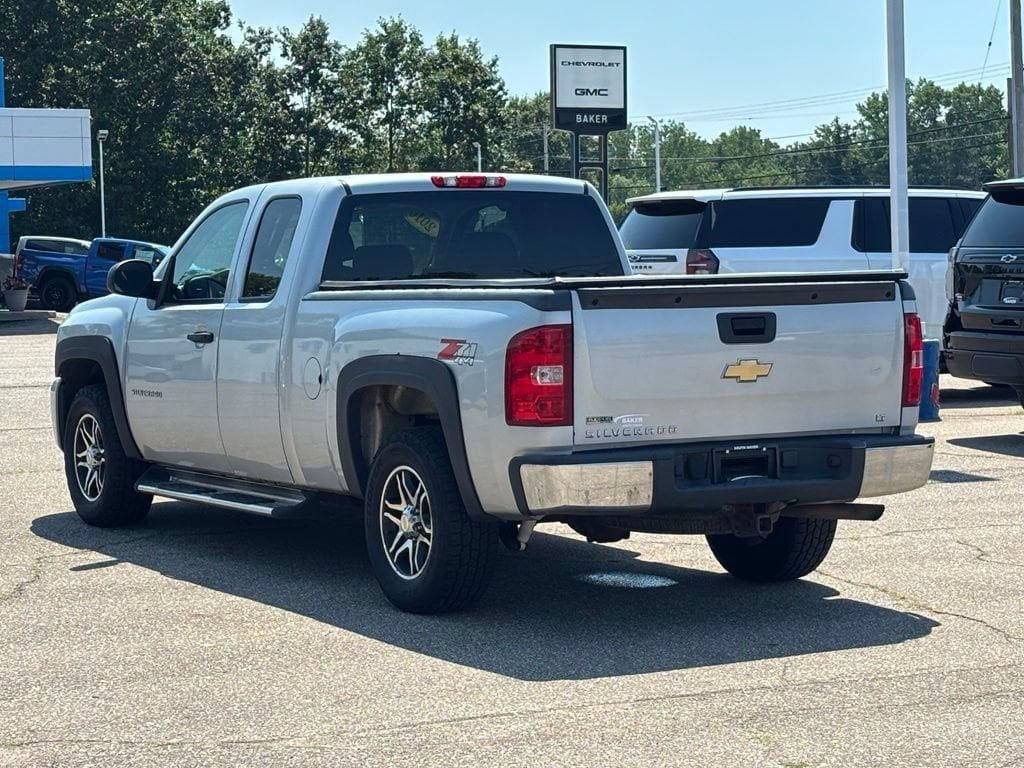 Used 2010 Chevrolet Silverado 1500 LT with VIN 1GCSKSE38AZ166099 for sale in South Haven, MI