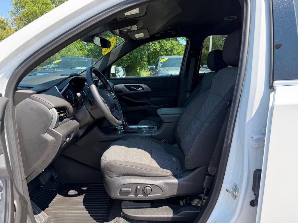 Used 2023 Chevrolet Traverse LT Cloth SUV