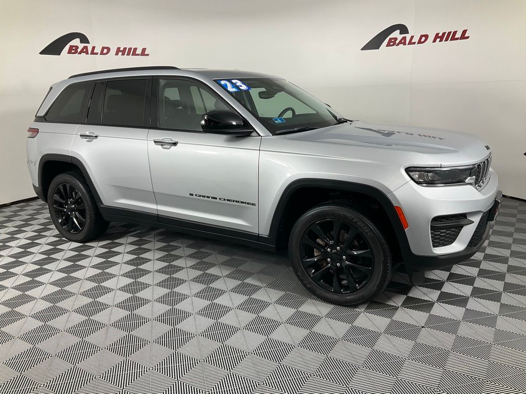 2023 Jeep Grand Cherokee Laredo's photo