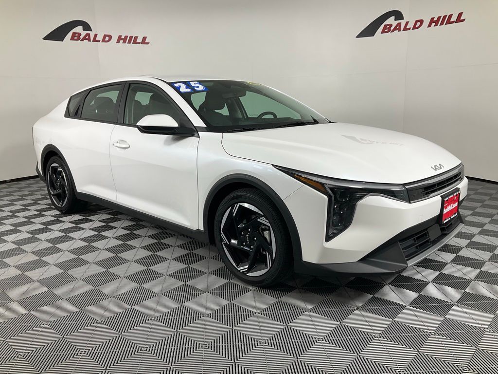 2025 Kia K4 EX AT's photo