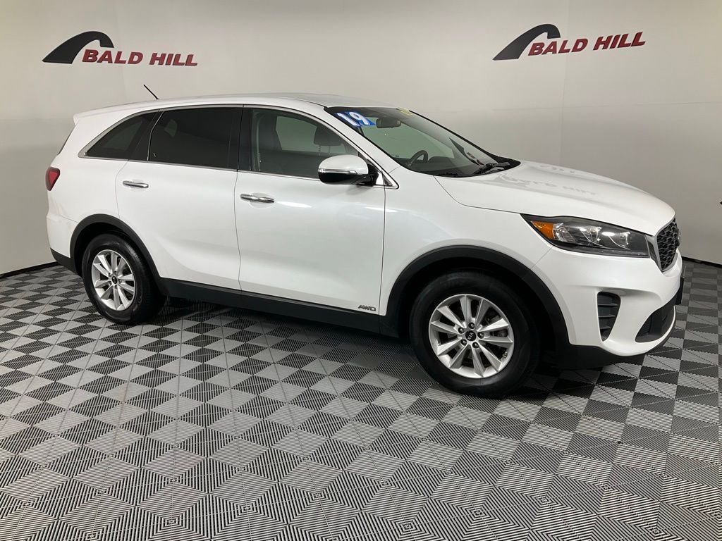 2019 Kia Sorento LX's photo