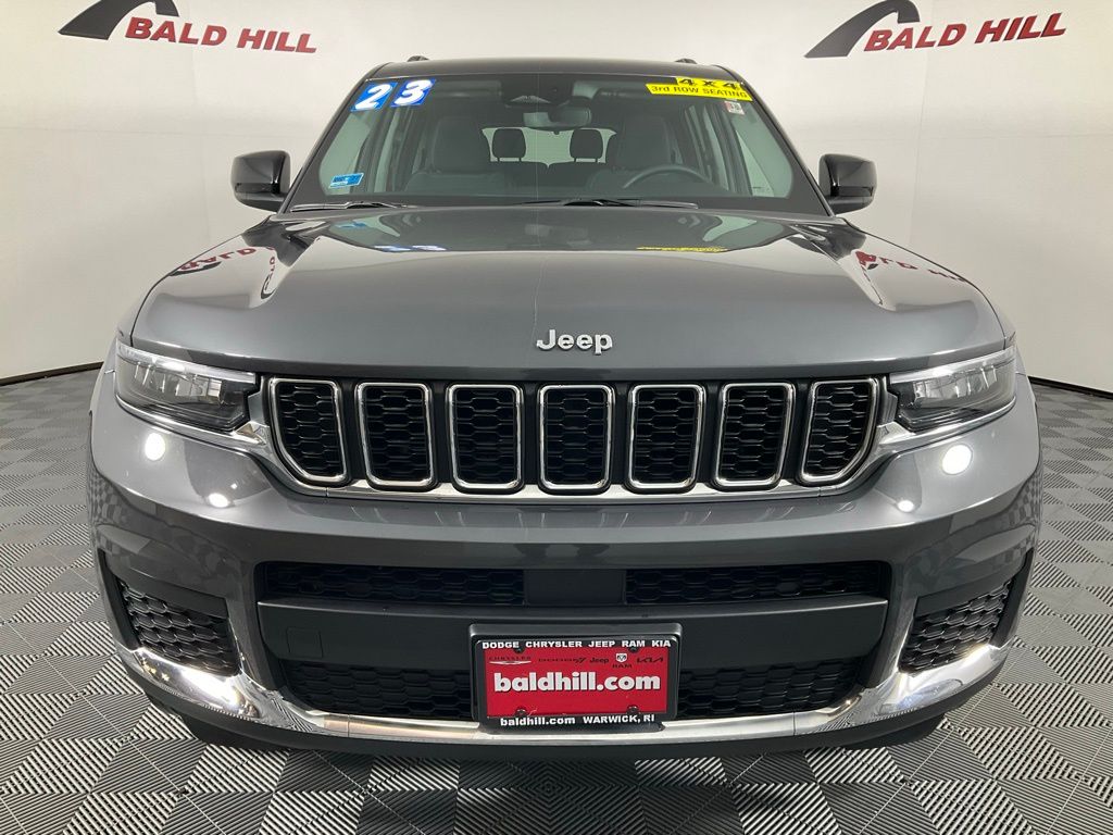 2023 Jeep Grand Cherokee Laredo photo 2