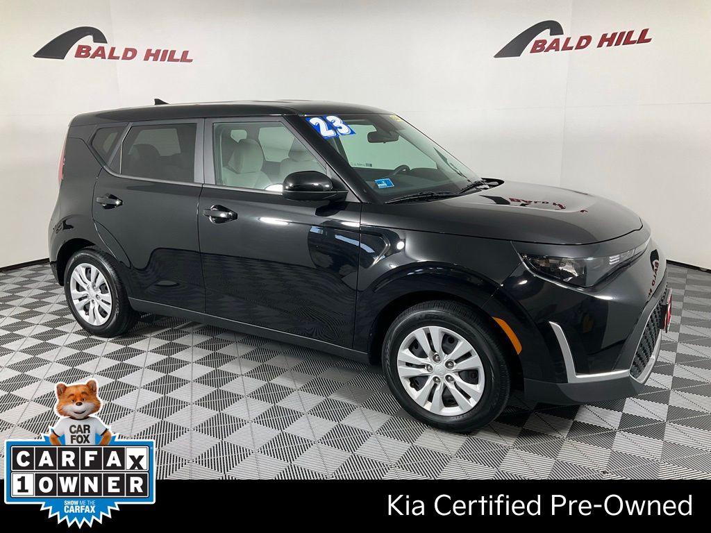 2023 Kia Soul LX's photo