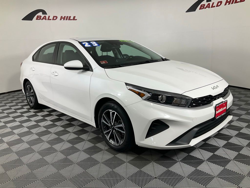 2023 Kia Forte LXS AT's photo