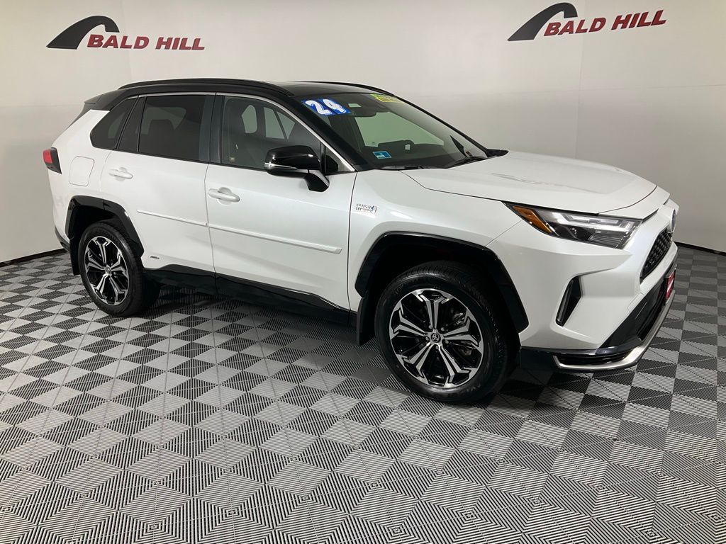 2024 Toyota RAV4 XSE's photo