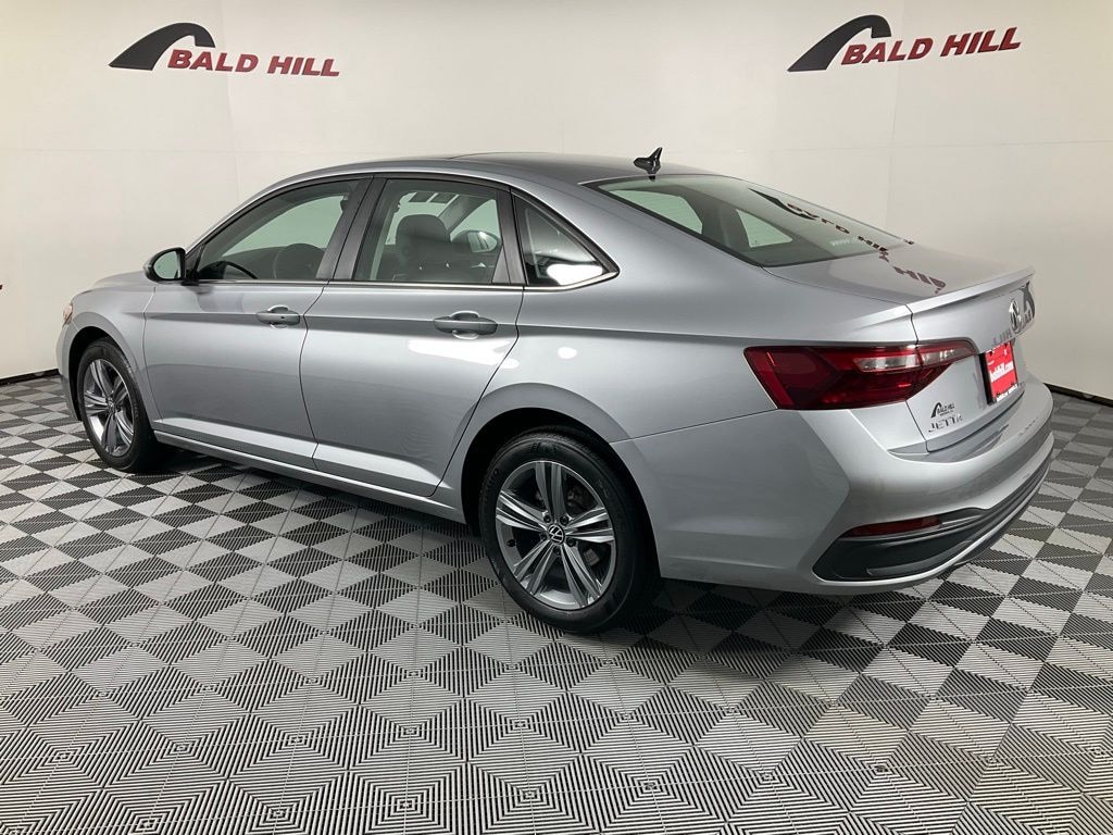 Used 2024 Volkswagen Jetta 1.5T SE Sedan