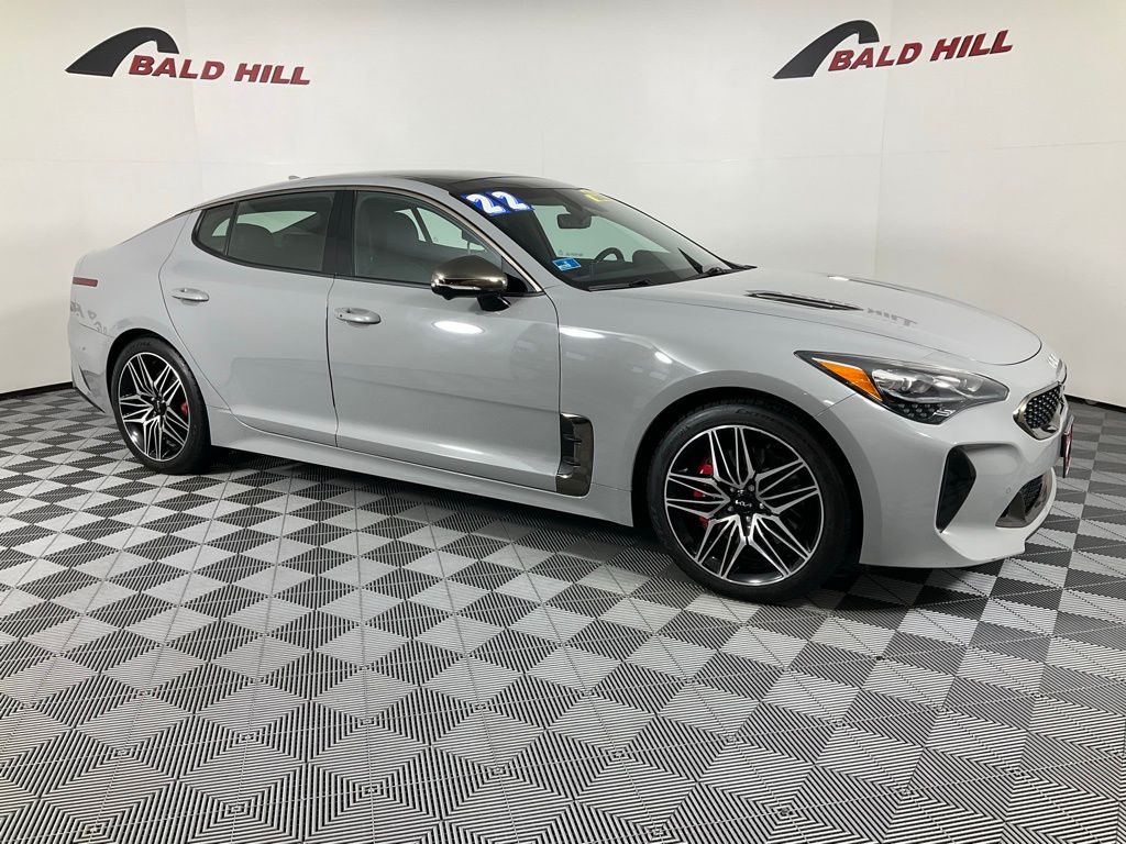 2022 Kia Stinger GT2's photo