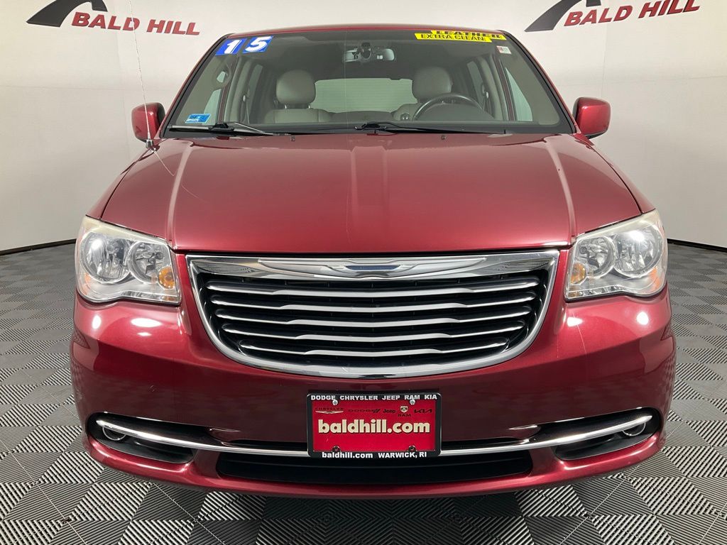 2015 Chrysler Town & Country Touring photo 2