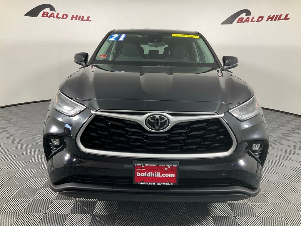 2021 Toyota Highlander LE photo 2