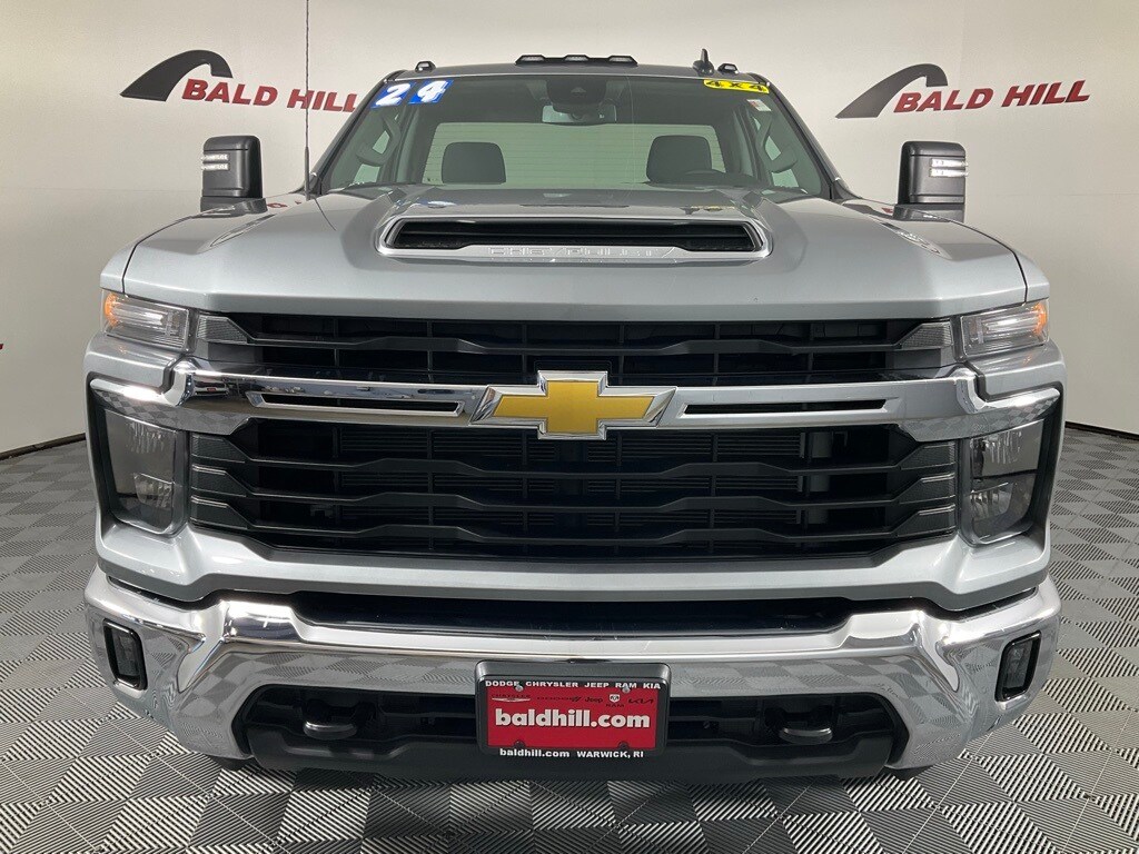 2024 Chevrolet Silverado 2500HD LT photo 2