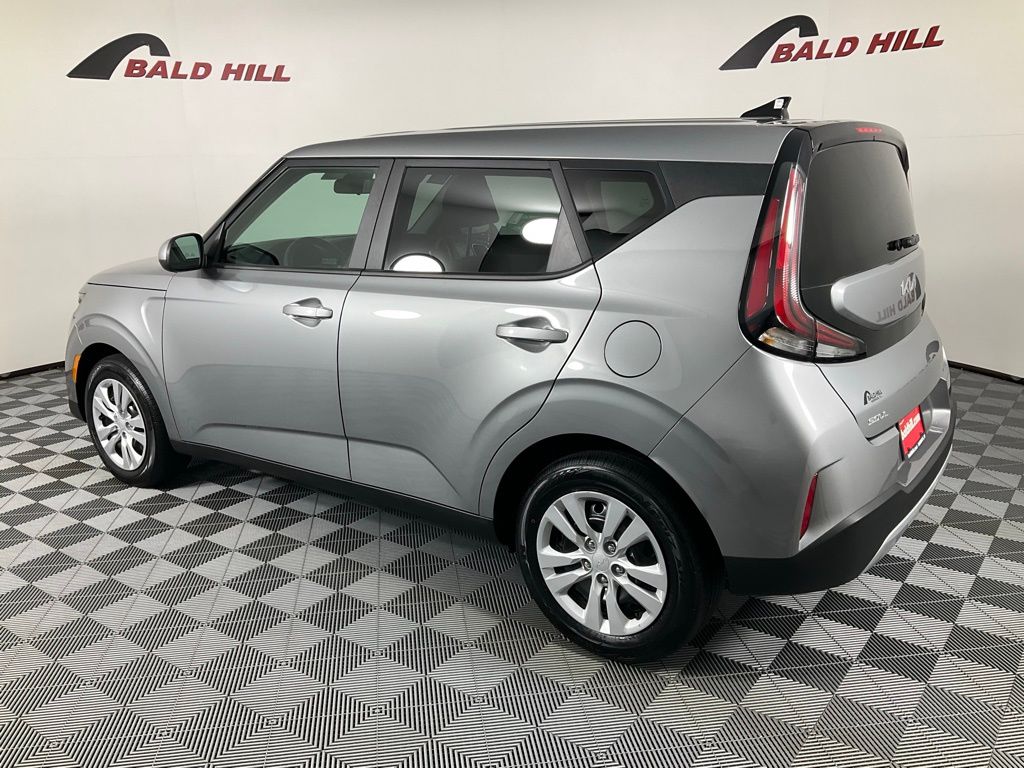 2023 Kia Soul LX photo 4