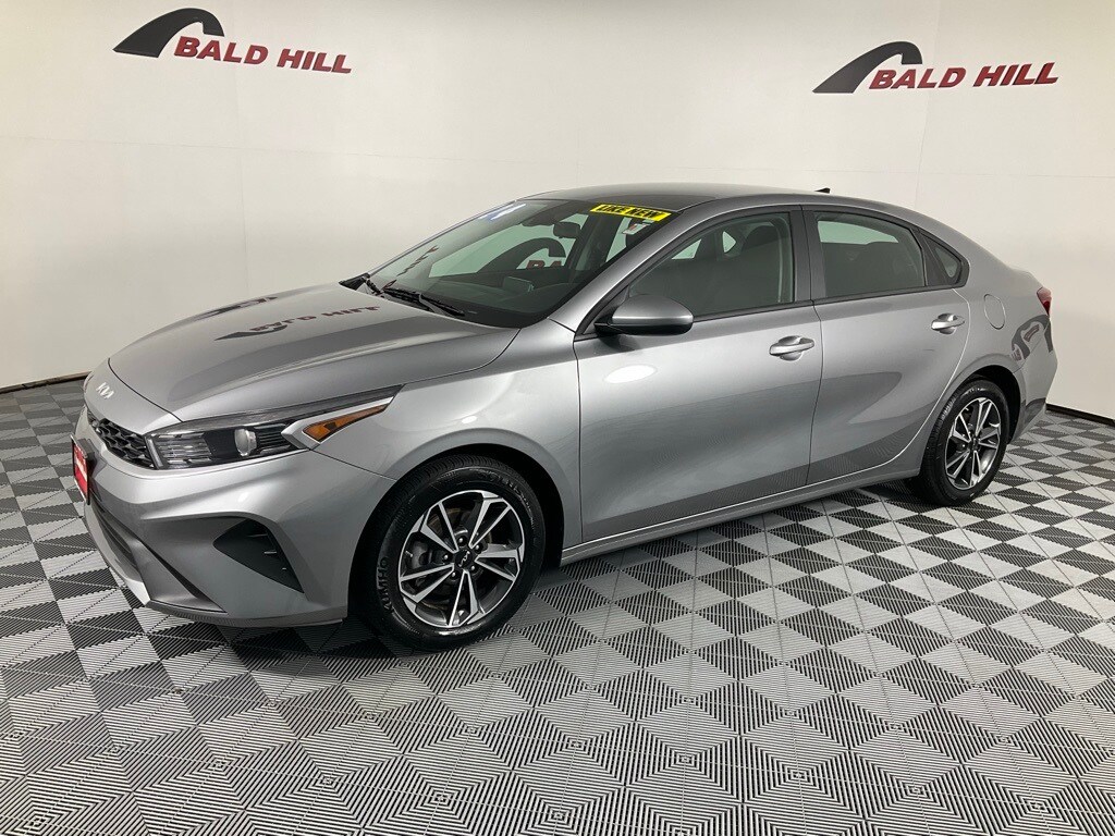 2024 Kia Forte LXS photo 3