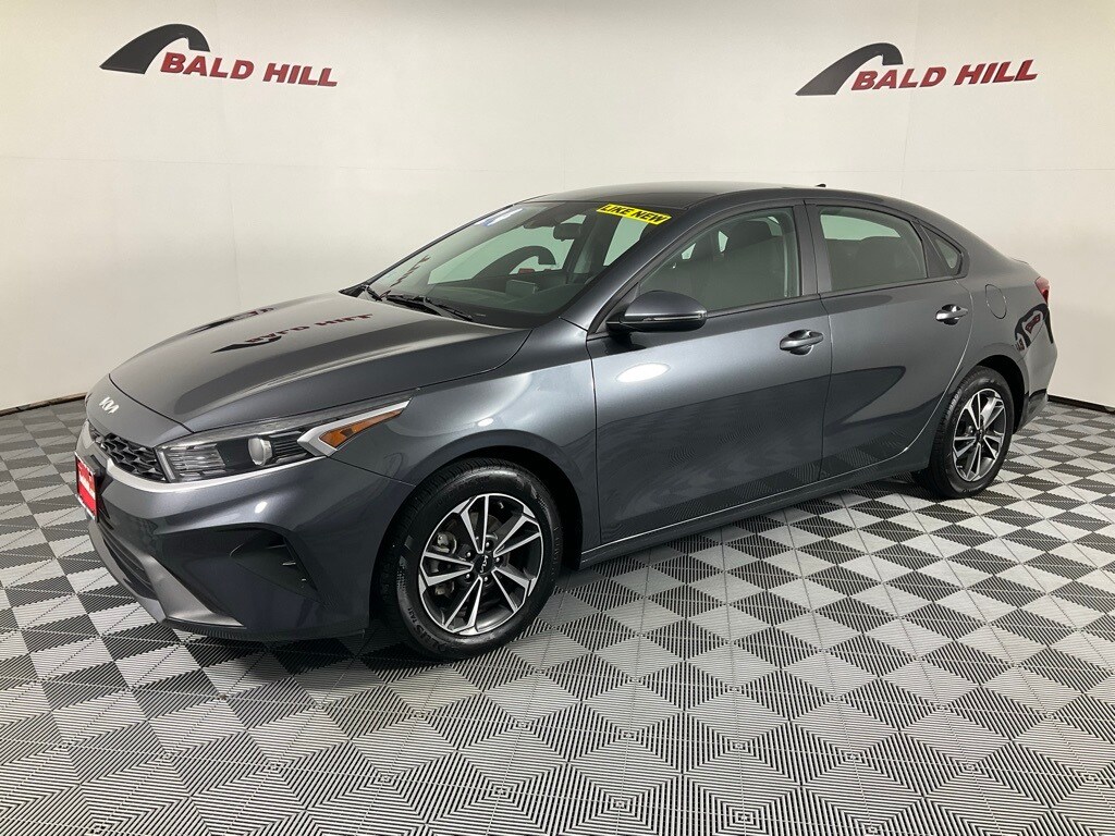 2024 Kia Forte LXS photo 3