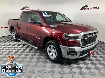 2025 Ram 1500 Big Horn/Lone Star Truck Crew Cab 8-Speed Automatic 1C6RRFFG9SN572573