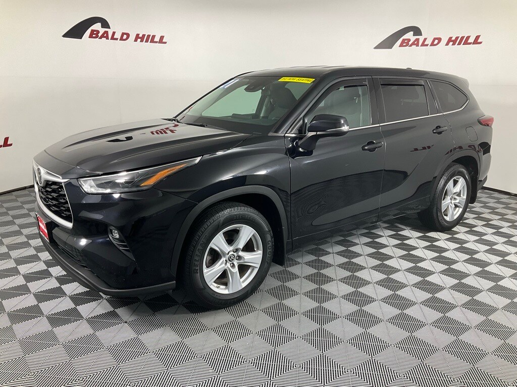 2021 Toyota Highlander LE photo 3