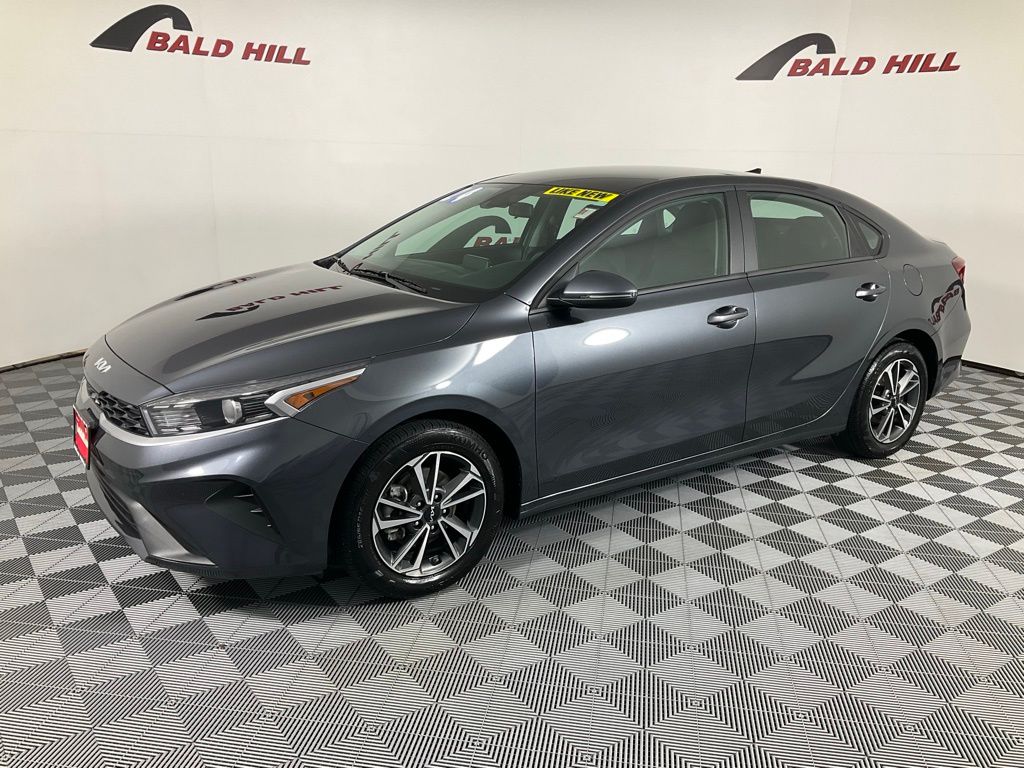 2024 Kia Forte LXS photo 3