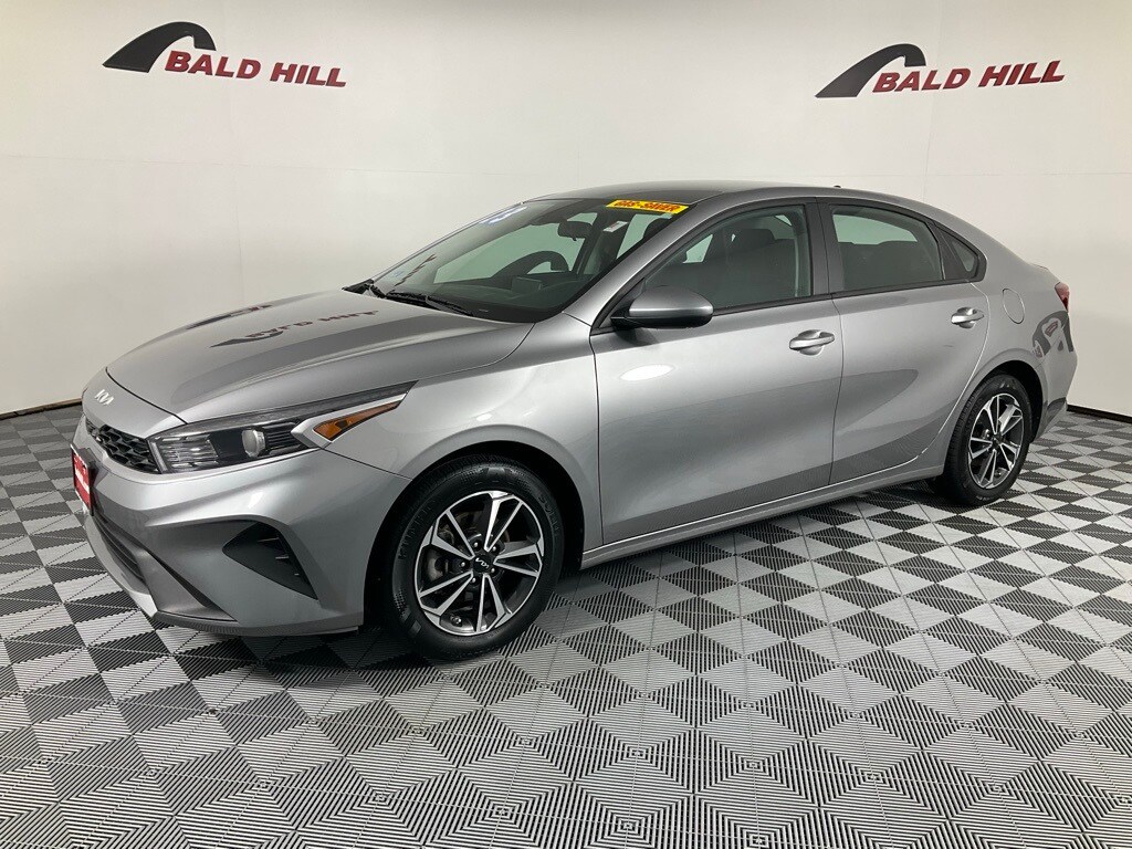 2023 Kia Forte LXS photo 3