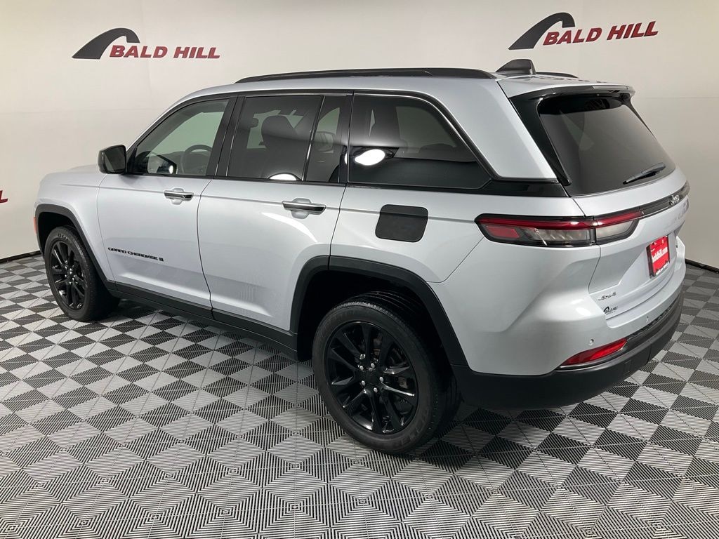 Used 2023 Jeep Grand Cherokee Laredo SUV