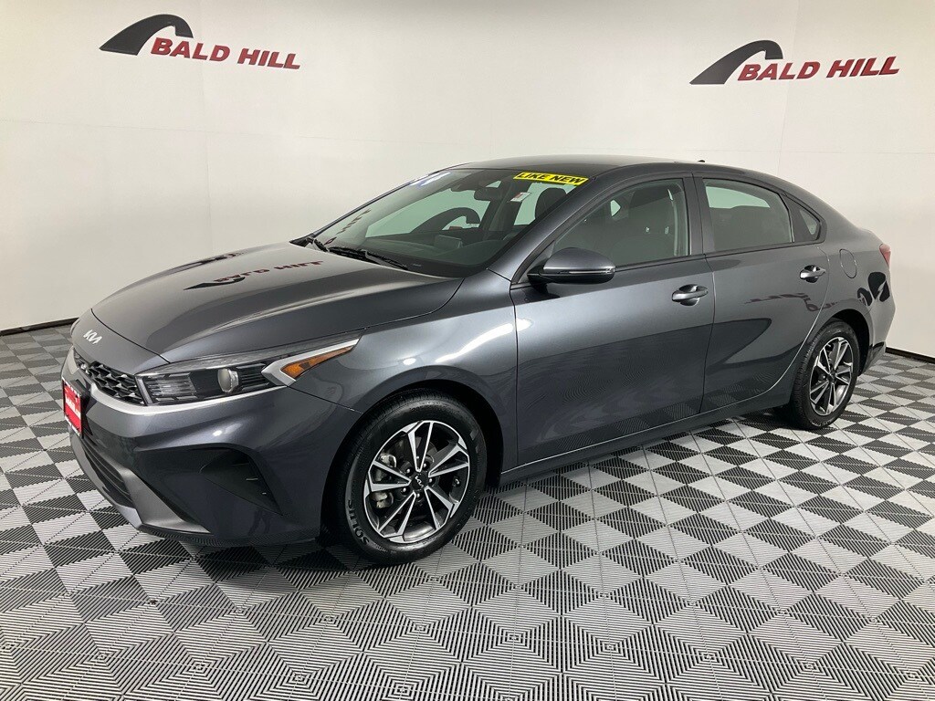 2024 Kia Forte LXS photo 3
