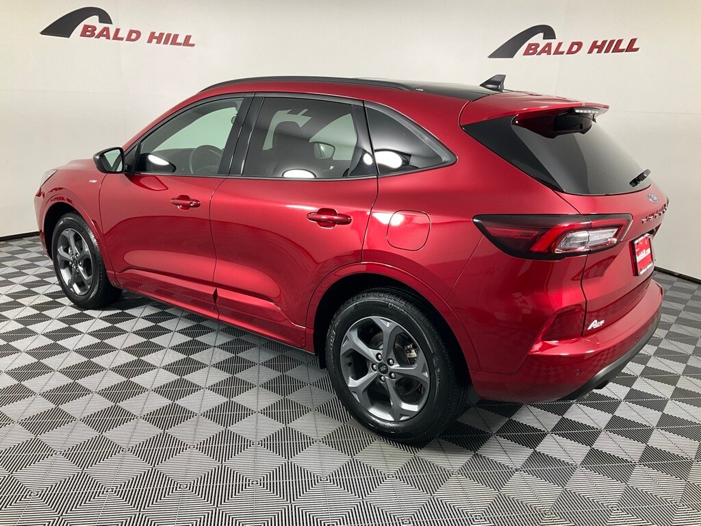 2024 Ford Escape ST-Line photo 4