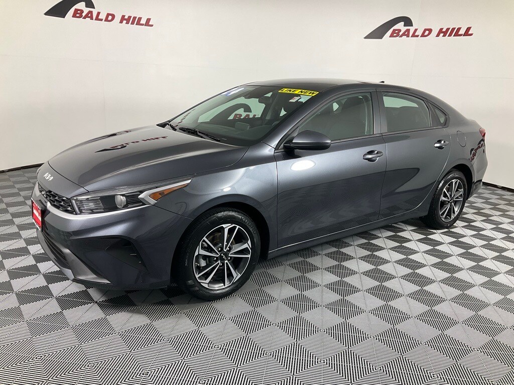 2024 Kia Forte LXS photo 3