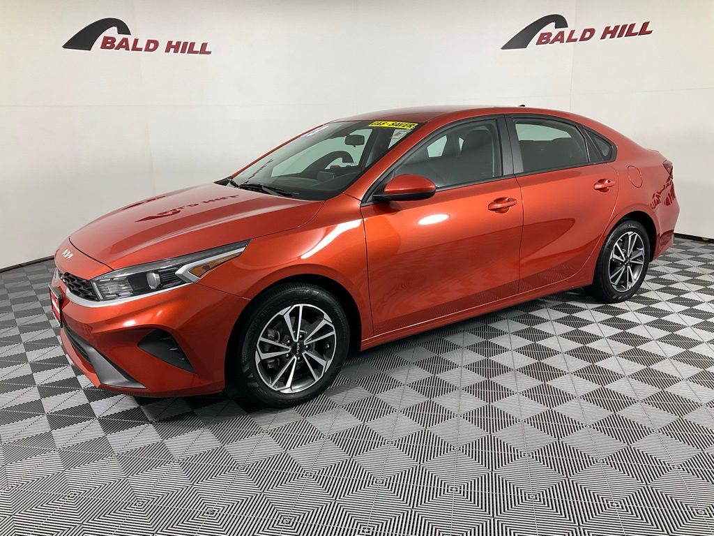 2023 Kia Forte LXS photo 3