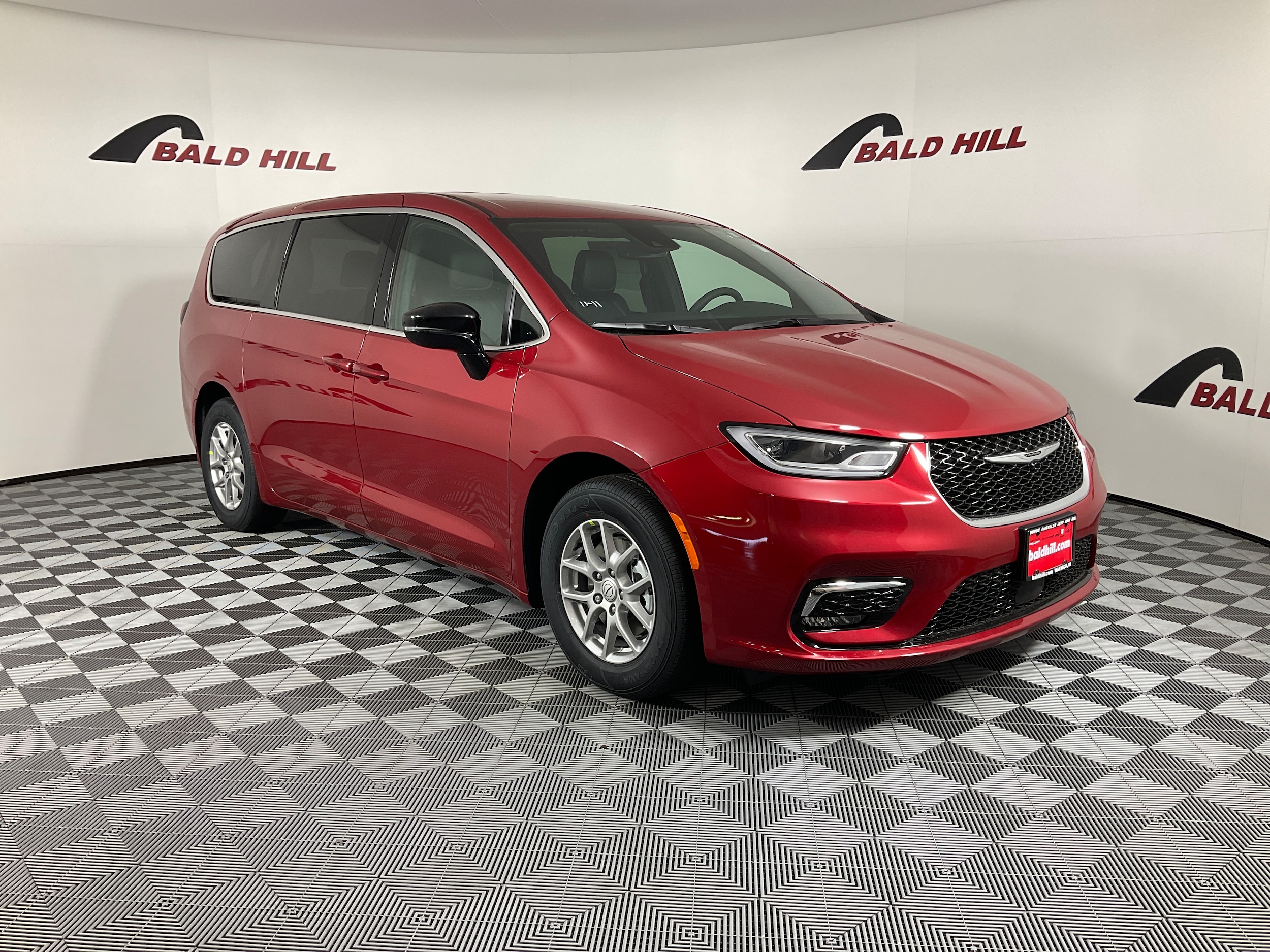 2026 Chrysler Pacifica Select's photo