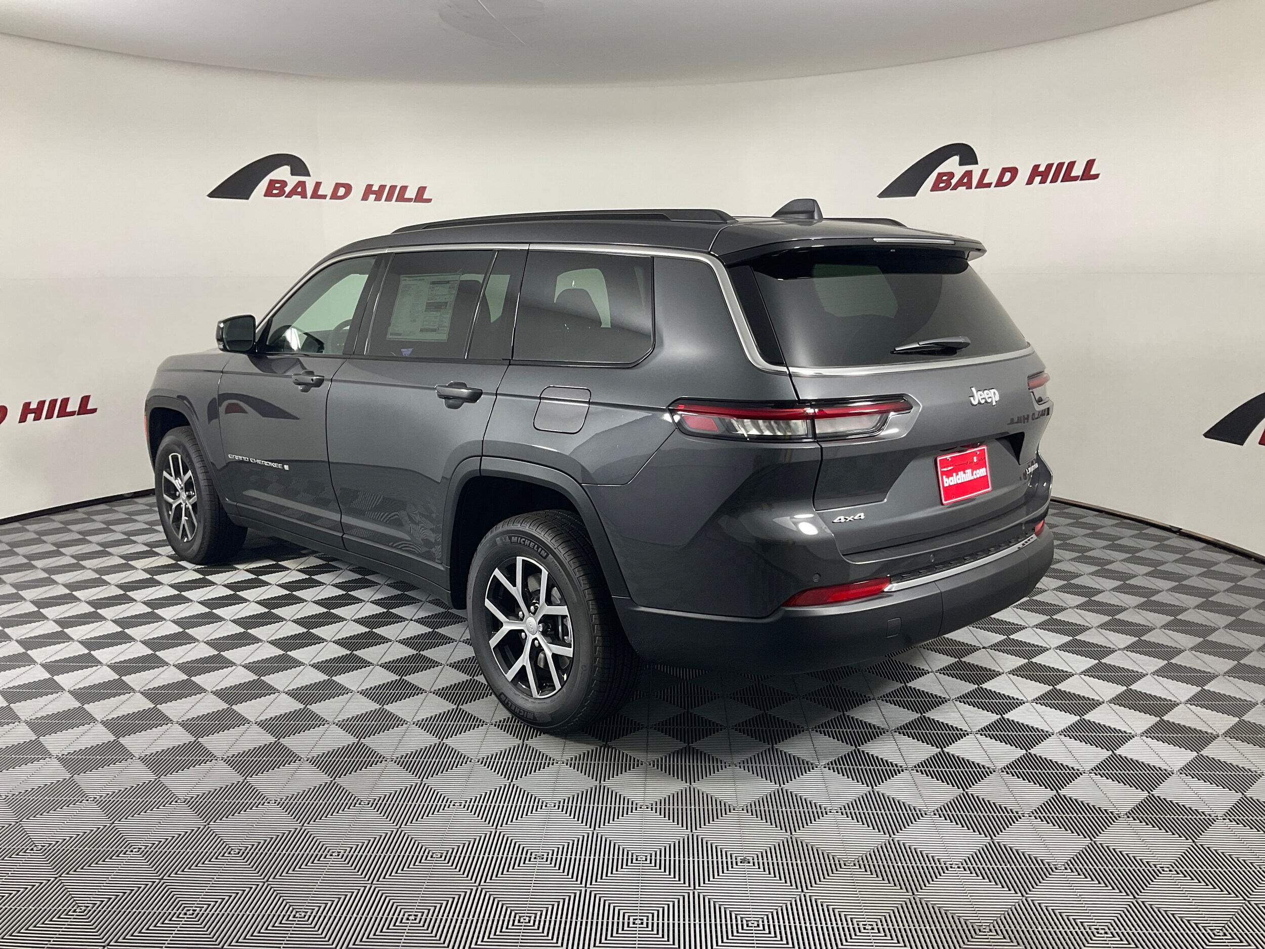 2025 Jeep Grand Cherokee Limited photo 3