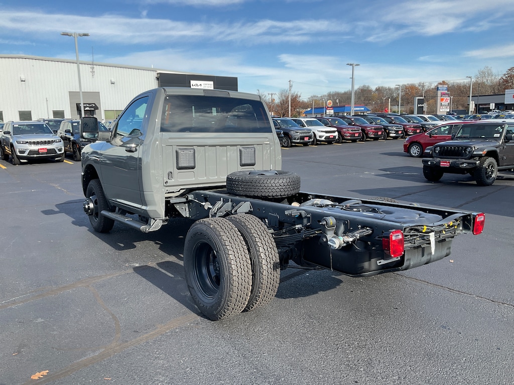New 2026 Ram 3500 Chassis Cab TRADESMAN REGULAR 4X4 60' CA Pickup